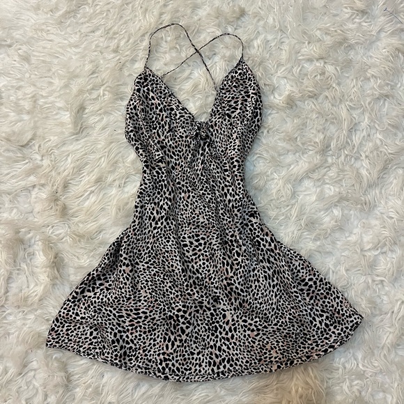Victoria's Secret Dresses & Skirts - Victoria's Secret Cheetah Print Silk Medium Slip Mini Dress